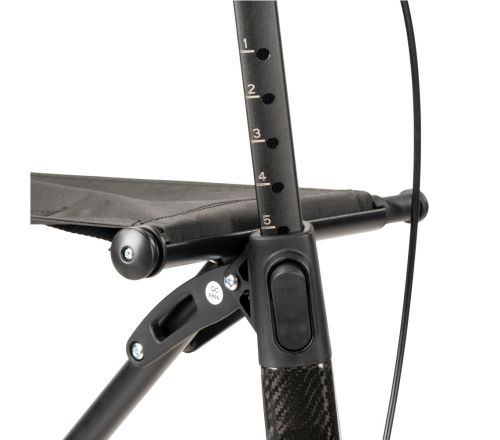 MultiMotion Carbon rollator carbon - ingezoomd op knop voor de hoogteverstelling van de handvatten