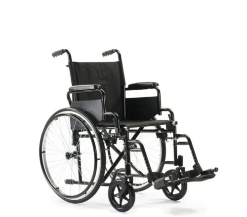 MultiMotion M1plus Rolstoel 45 cm zitbreedte - voorzijde schuin