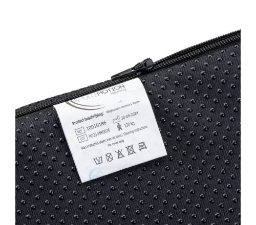 MultiMotion Wigkussen memoryfoam (ingezoomd op het label en de anti-slip onderzijde)