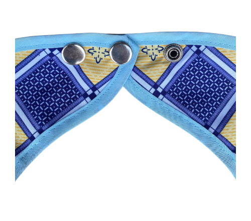 MultiMotion wasbare slab met print - Blauw/geel geruit (ingezoomd op de drukknopen bij de nek)