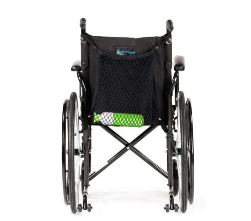 MultiMotion rolstoelnetje bevestigd aan de achterzijde van een rolstoel